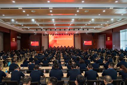配资靠谱证券配资门户 东台农商银行召开2025年度年中工作会议